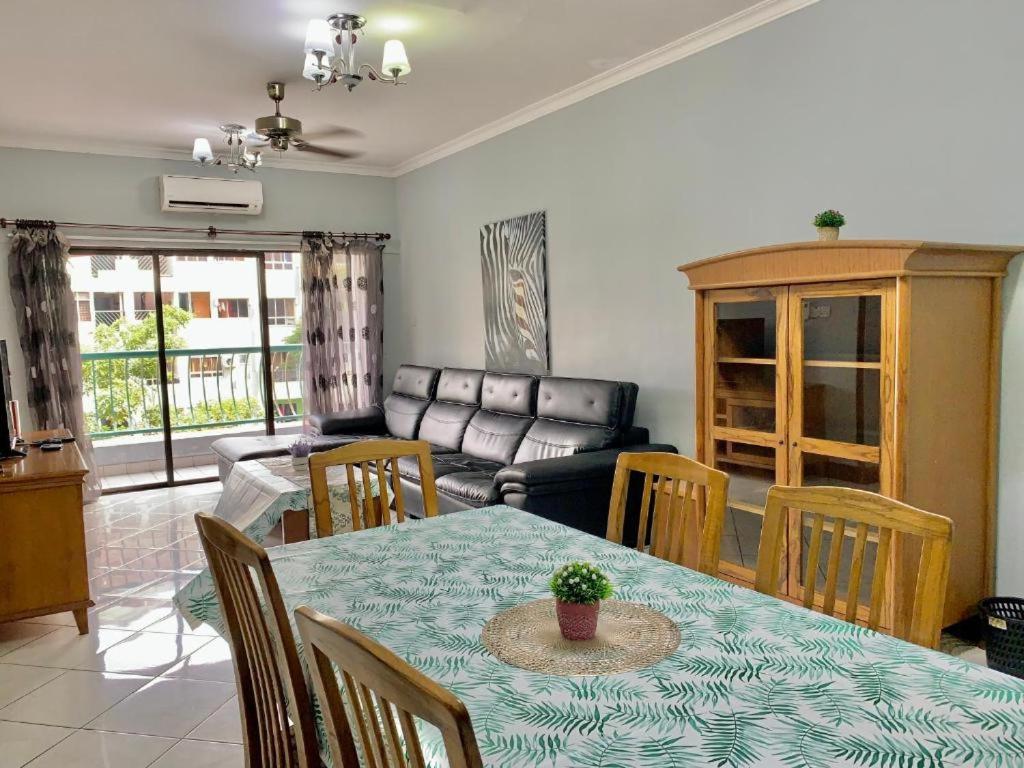 Marina Court Vacation Home 3 Bedrooms - โกตาคินาบาลู ภายนอก รูปภาพ