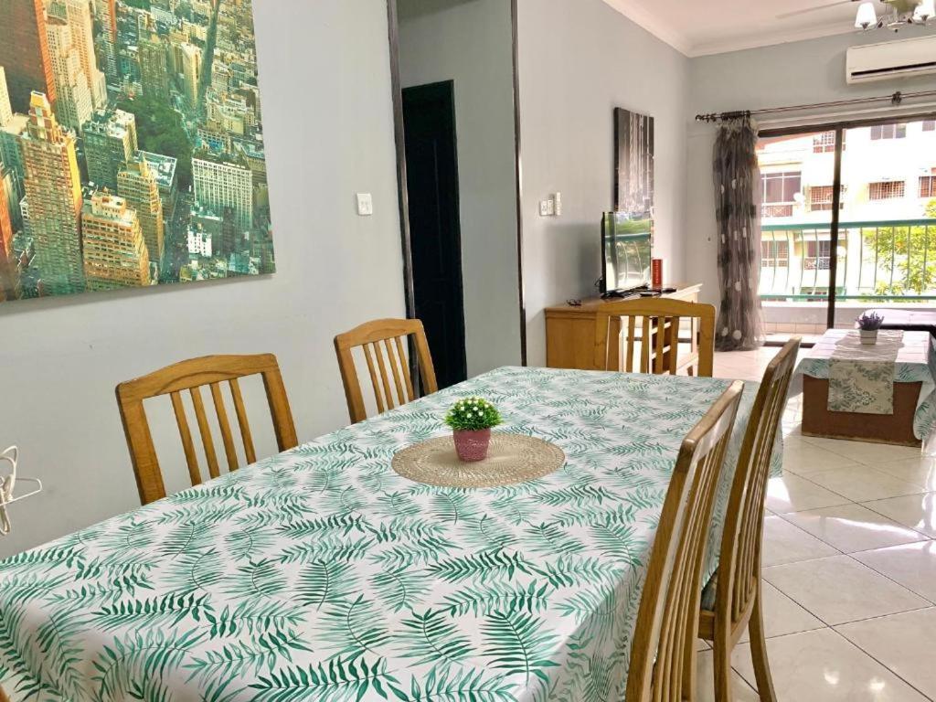 Marina Court Vacation Home 3 Bedrooms - โกตาคินาบาลู ภายนอก รูปภาพ