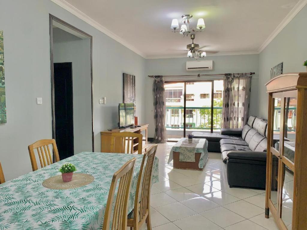 Marina Court Vacation Home 3 Bedrooms - โกตาคินาบาลู ภายนอก รูปภาพ