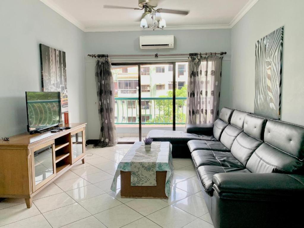 Marina Court Vacation Home 3 Bedrooms - โกตาคินาบาลู ภายนอก รูปภาพ