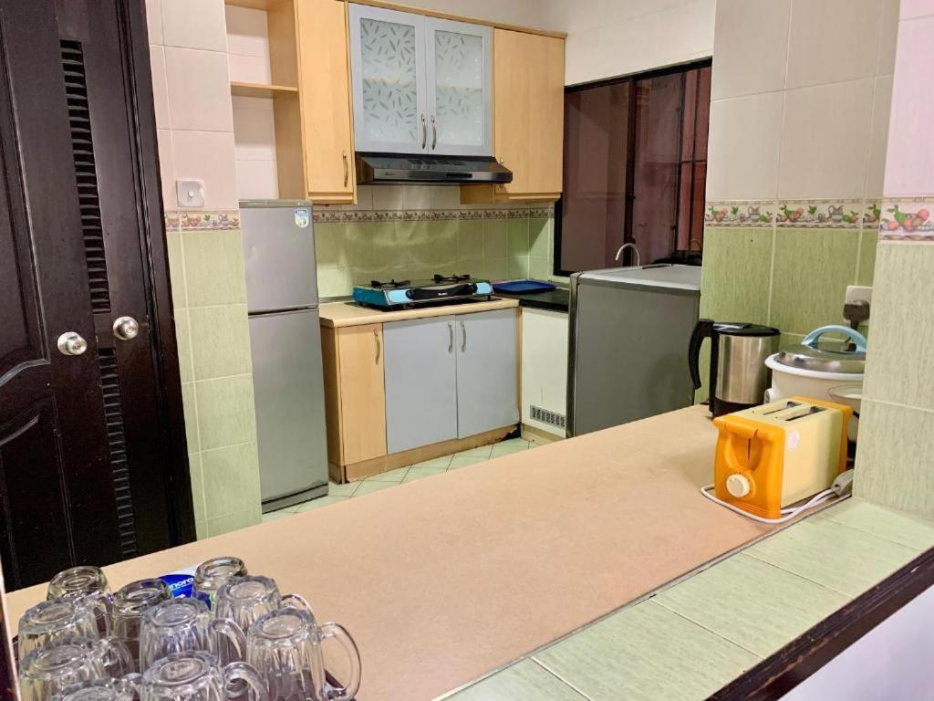 Marina Court Vacation Home 3 Bedrooms - โกตาคินาบาลู ภายนอก รูปภาพ