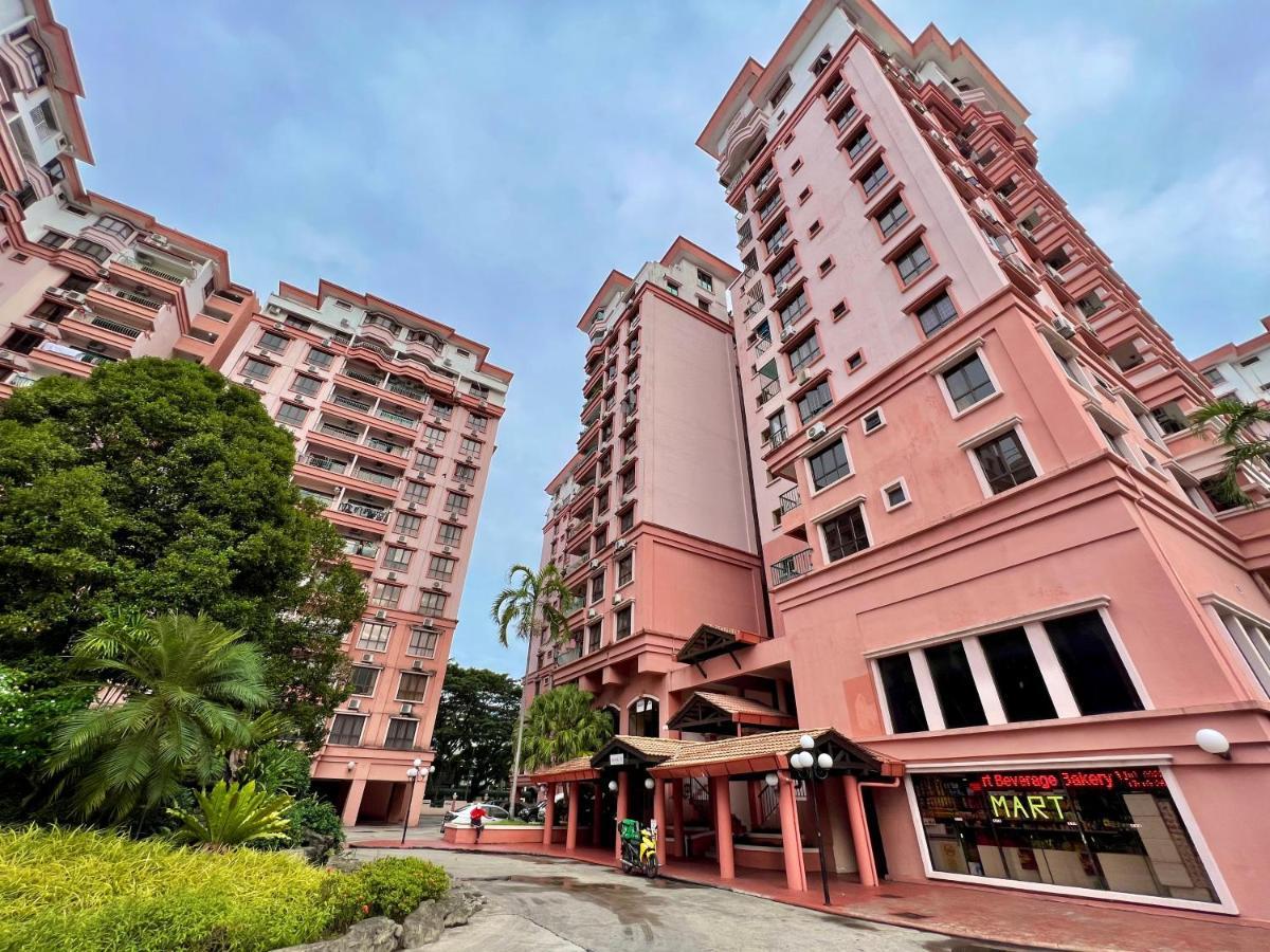 Marina Court Vacation Home 3 Bedrooms - โกตาคินาบาลู ภายนอก รูปภาพ