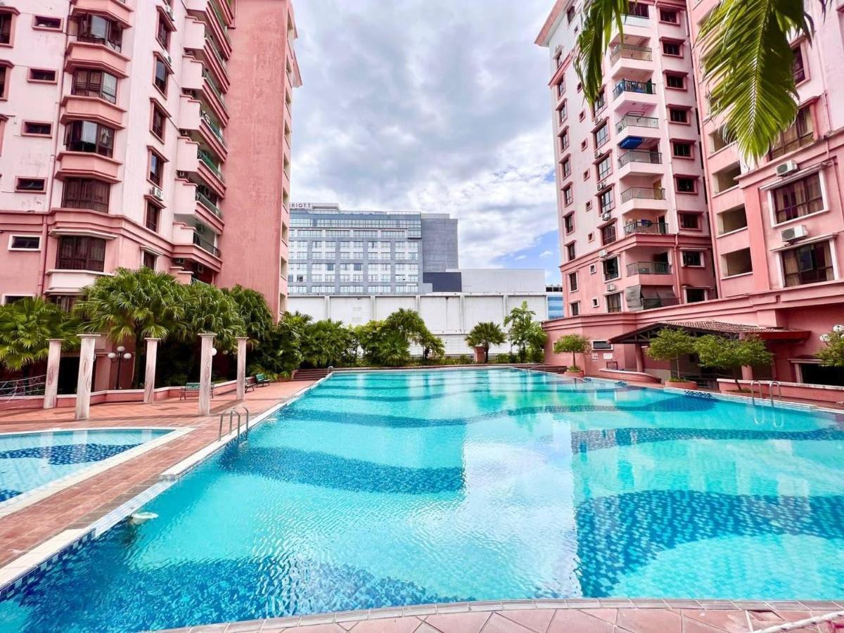 Marina Court Vacation Home 3 Bedrooms - โกตาคินาบาลู ภายนอก รูปภาพ