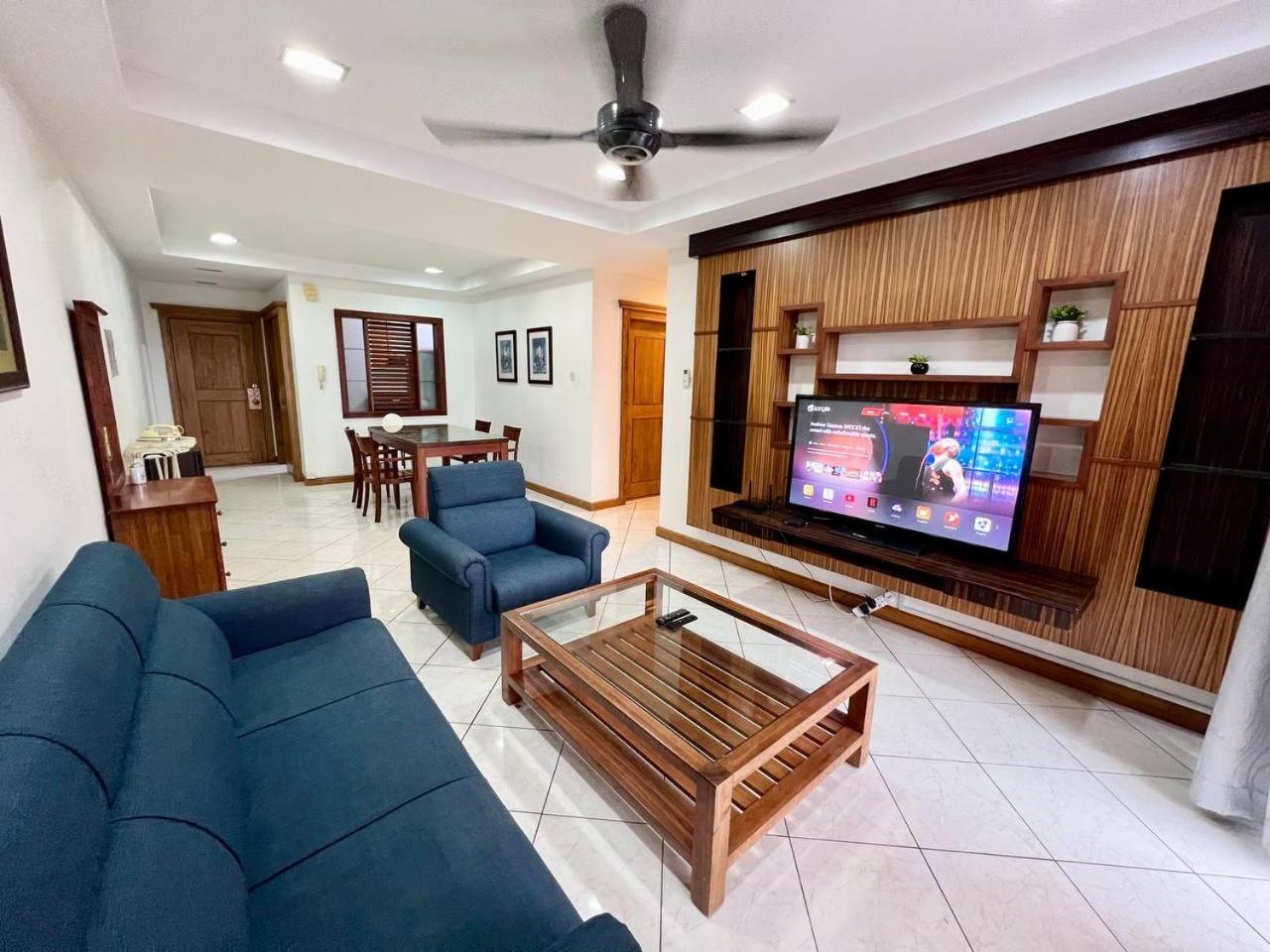 Marina Court Vacation Home 3 Bedrooms - โกตาคินาบาลู ภายนอก รูปภาพ