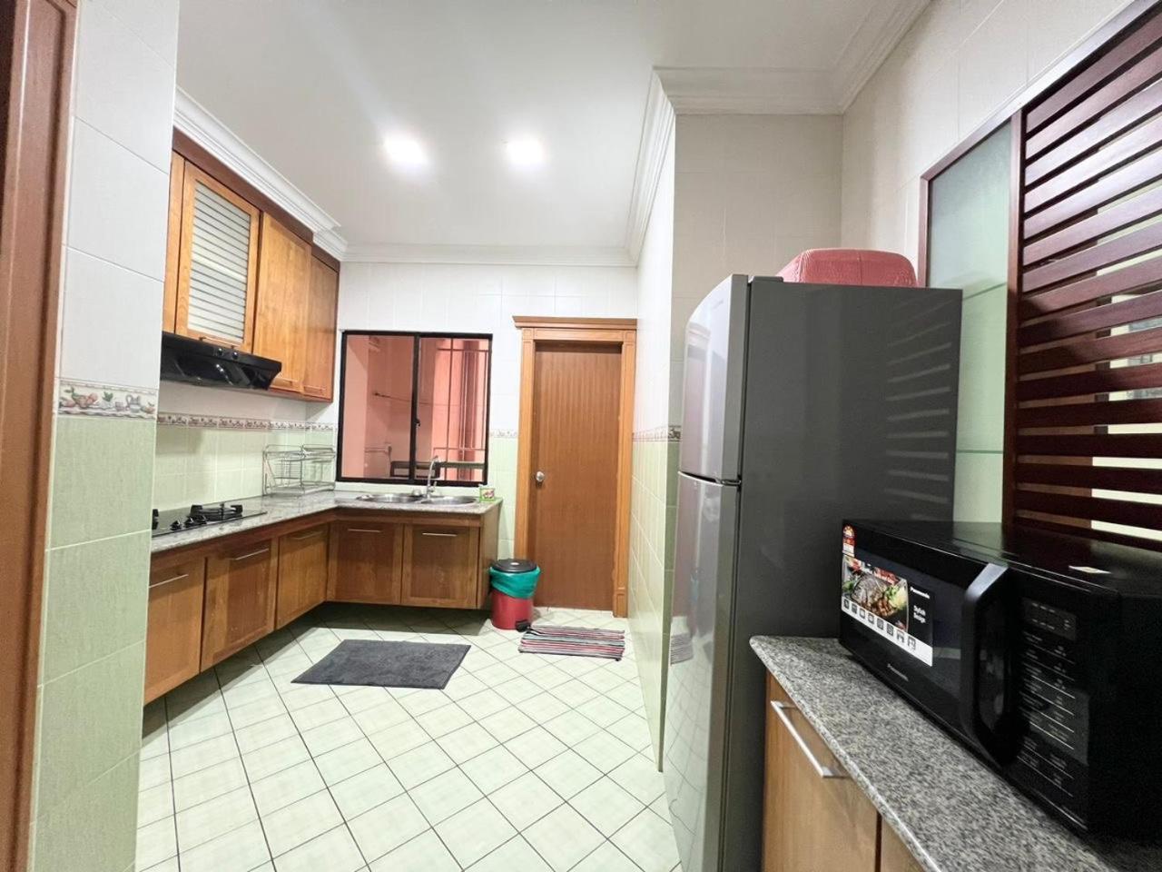 Marina Court Vacation Home 3 Bedrooms - โกตาคินาบาลู ภายนอก รูปภาพ
