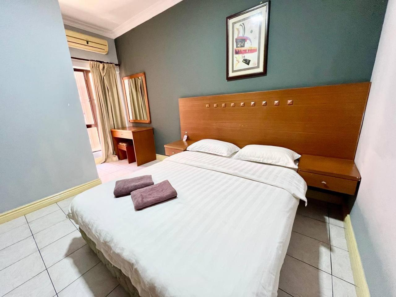 Marina Court Vacation Home 3 Bedrooms - โกตาคินาบาลู ภายนอก รูปภาพ