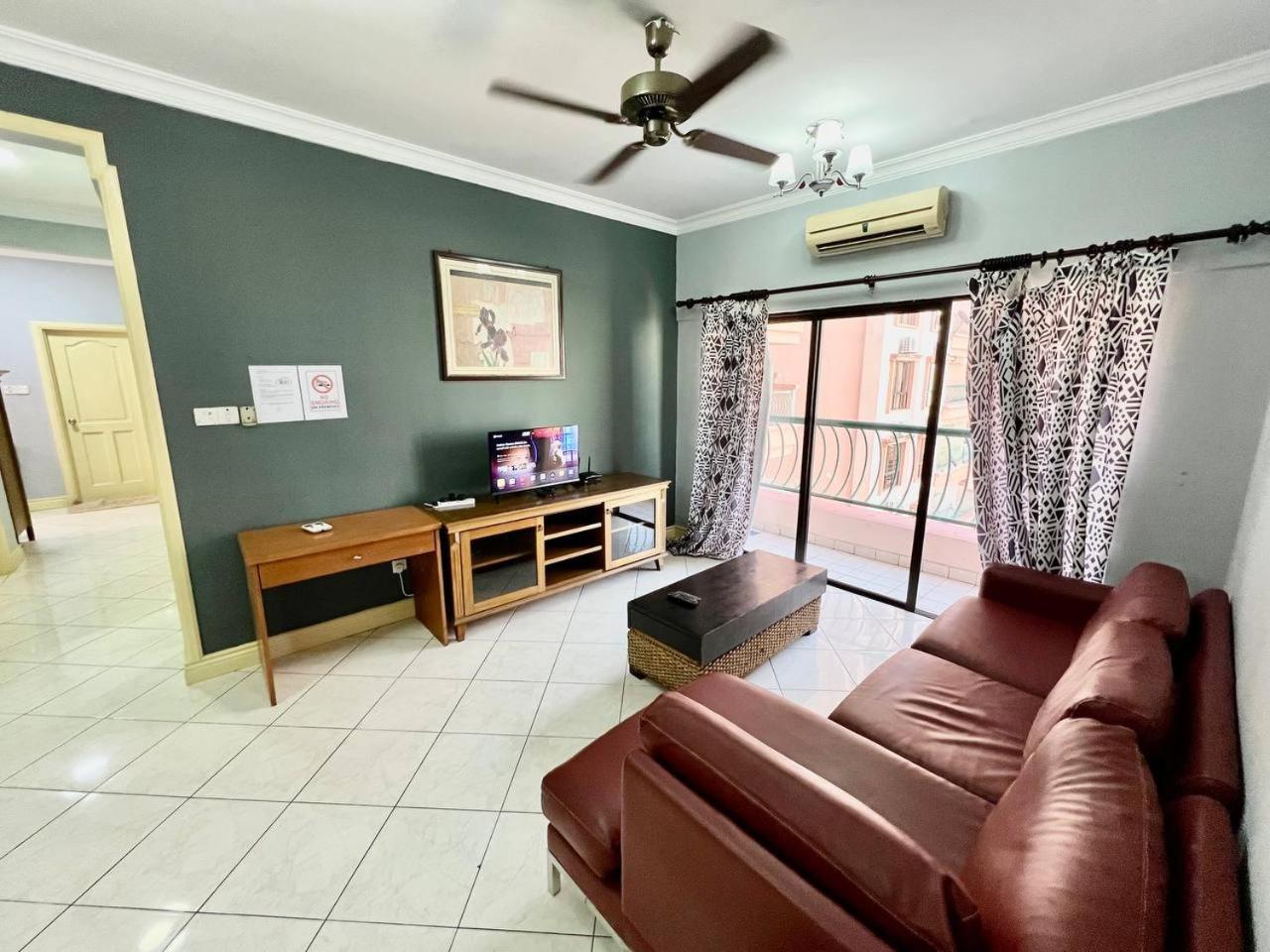 Marina Court Vacation Home 3 Bedrooms - โกตาคินาบาลู ภายนอก รูปภาพ