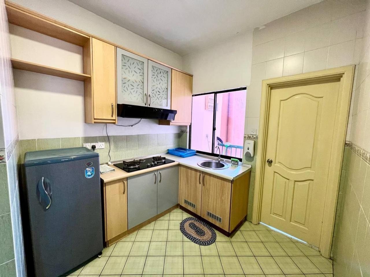 Marina Court Vacation Home 3 Bedrooms - โกตาคินาบาลู ภายนอก รูปภาพ