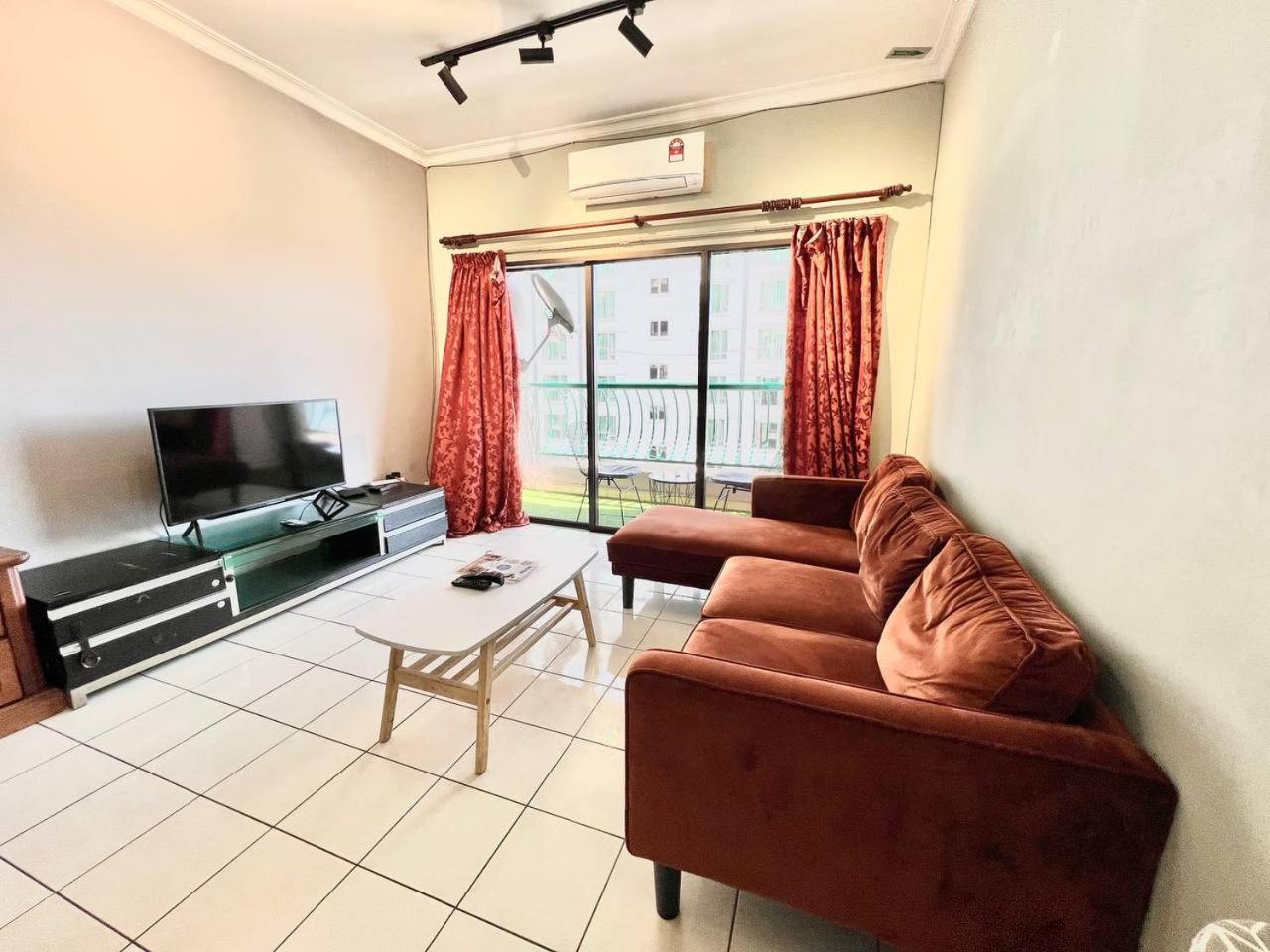 Marina Court Vacation Home 3 Bedrooms - โกตาคินาบาลู ภายนอก รูปภาพ