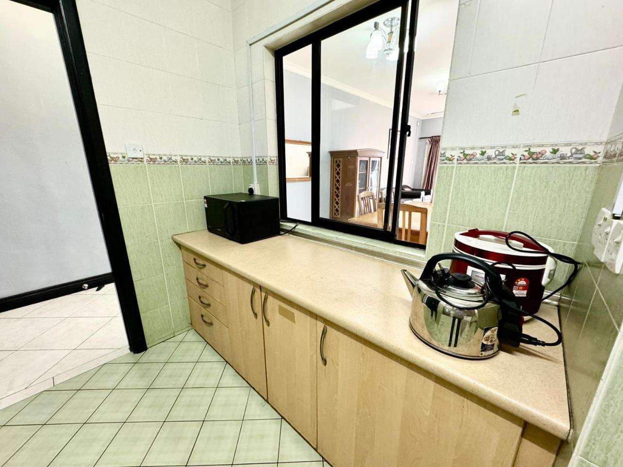 Marina Court Vacation Home 3 Bedrooms - โกตาคินาบาลู ภายนอก รูปภาพ